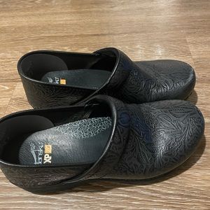 Dansko Black Tooled Clogs like new!